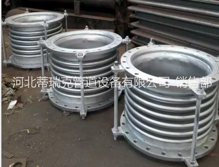 包頭廠家直銷直埋式波紋補(bǔ)償器   DN300波紋補(bǔ)償器