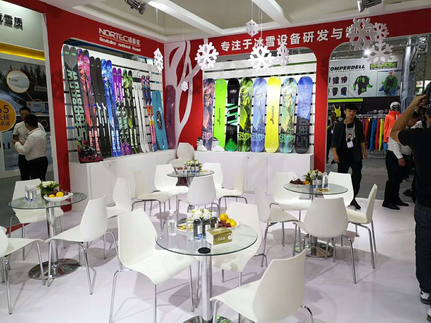 大型造雪機(jī)廠家出售全新高質(zhì)量人工造雪機(jī)