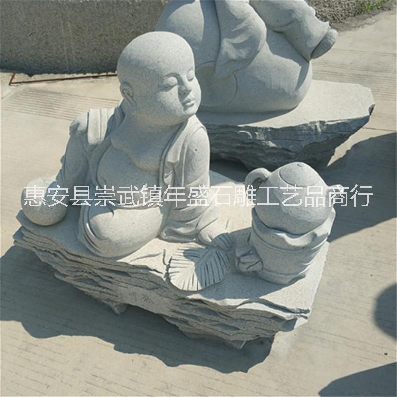 廠家直銷石雕小沙彌寺廟趣味佛像雕塑 花崗巖園林寺廟小和尚雕刻