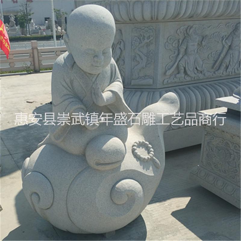 廠家直銷石雕小沙彌寺廟趣味佛像雕塑 花崗巖園林寺廟小和尚雕刻