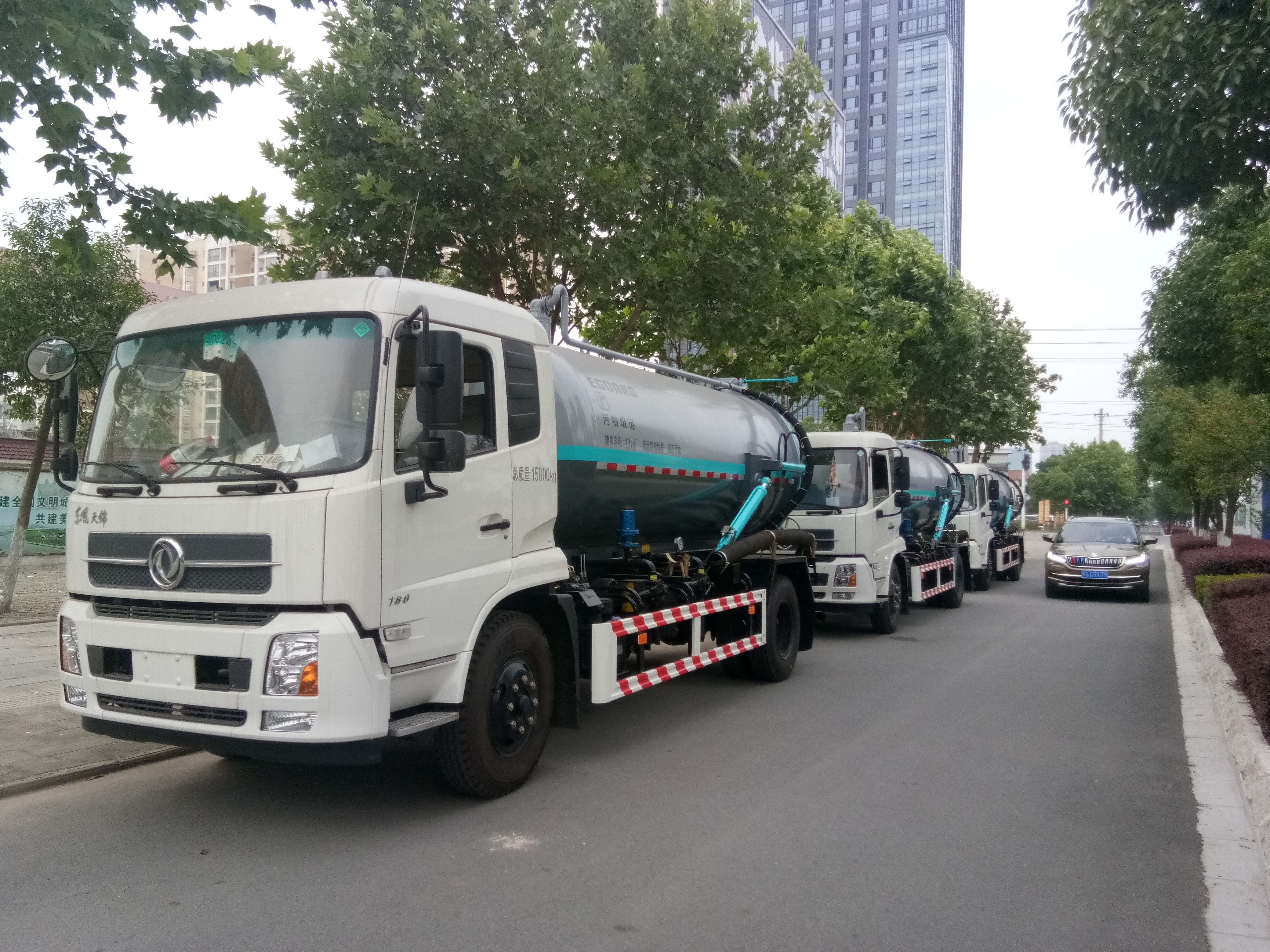 湖北10方吸污車廠家、0方吸污車市場(chǎng)*、*吸污車品牌廠家、東風(fēng)多利卡D9吸污車*廠家