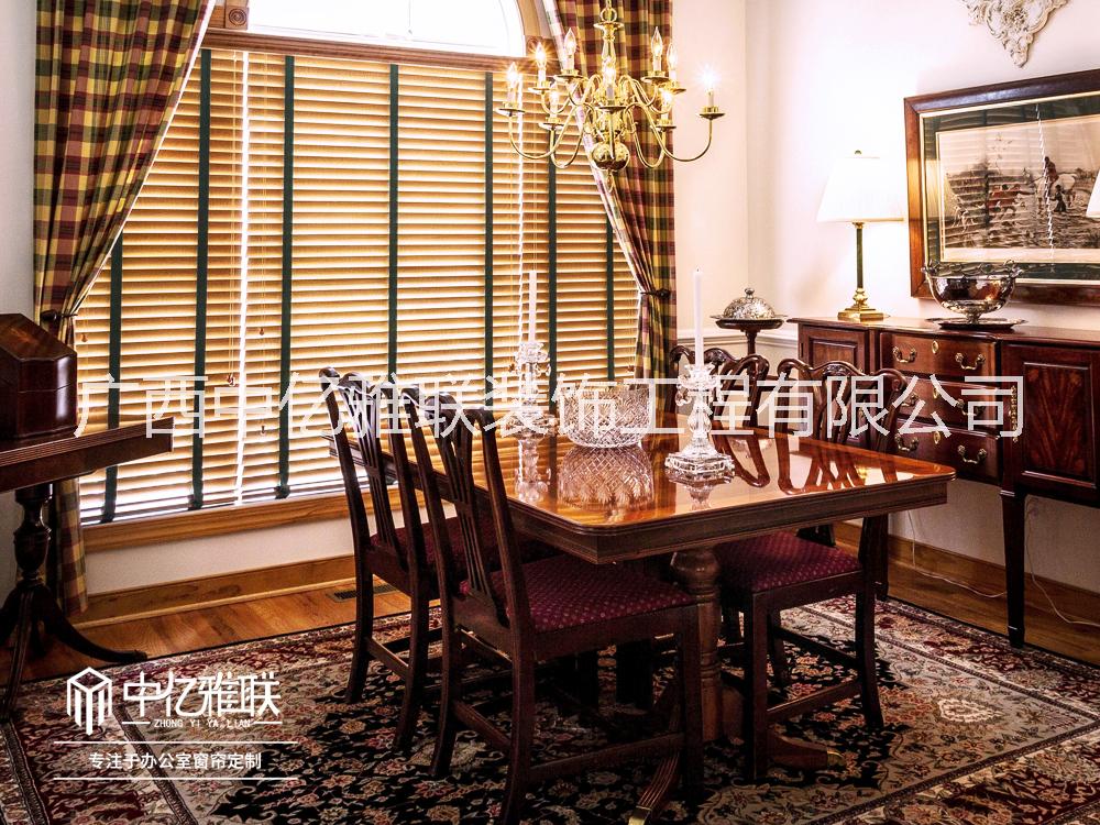 定制辦公窗簾選什么窗簾好 百葉還卷簾  定制選什么窗簾好？百葉還卷簾