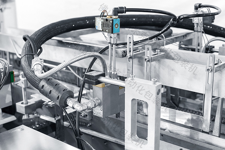 廣東妝品裝盒機(jī) 洗面奶自動(dòng)裝盒機(jī) 化妝品裝盒機(jī) 洗面奶自動(dòng)裝盒機(jī)