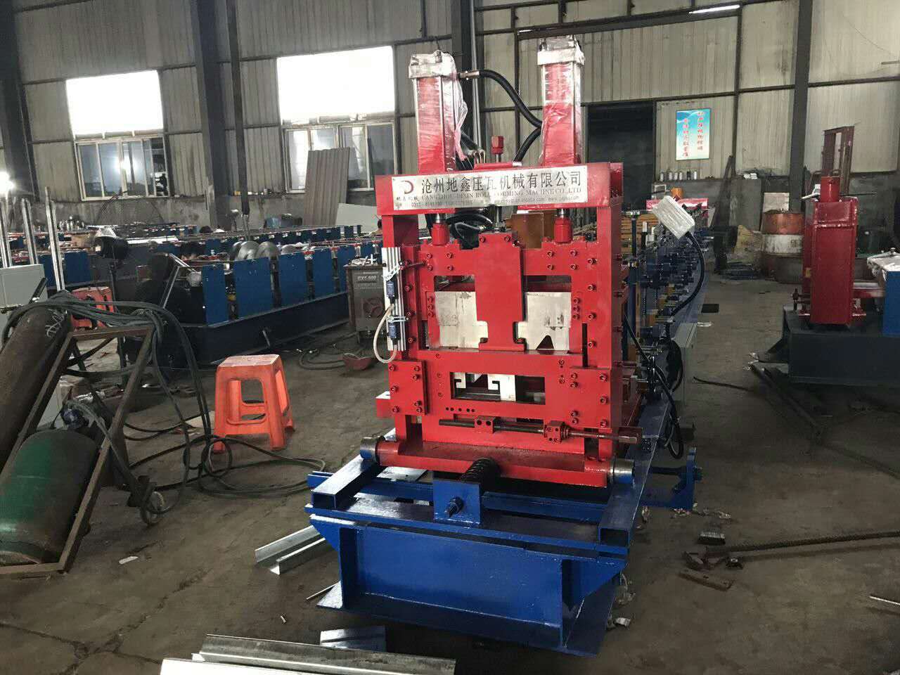 壓制c型檁條設(shè)備 手搖換型c型鋼機(jī) c型鋼壓瓦機(jī)