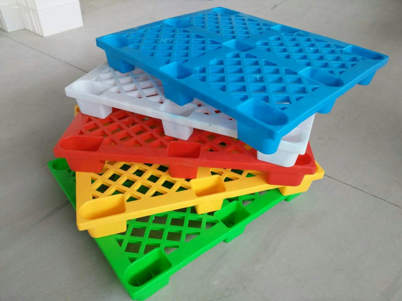 供應(yīng) 日照塑料托盤報(bào)價(jià) 山東塑料托盤報(bào)價(jià) 塑料托盤哪家優(yōu)惠