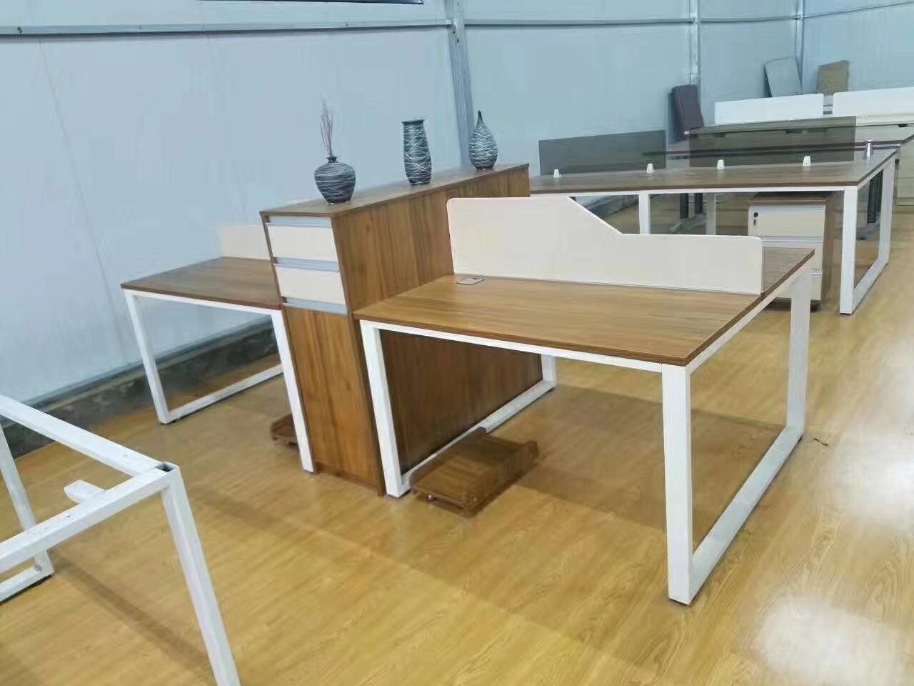 辦公桌椅組合簡(jiǎn)約現(xiàn)代4人位職員電腦桌2/6人屏風(fēng)卡座四人隔斷工位