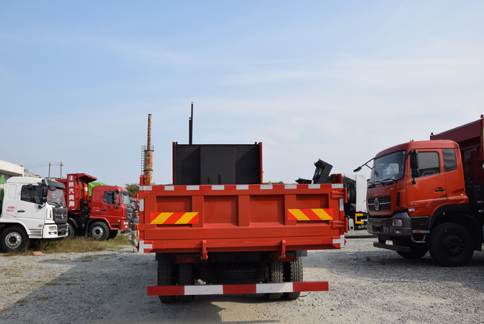 東風*后四小7.6米平板自卸車，七米六輕皮平板自卸車廠家直銷