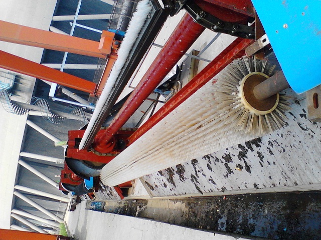 廠家直銷網(wǎng)篦式轉(zhuǎn)刷清污機毛刷輥