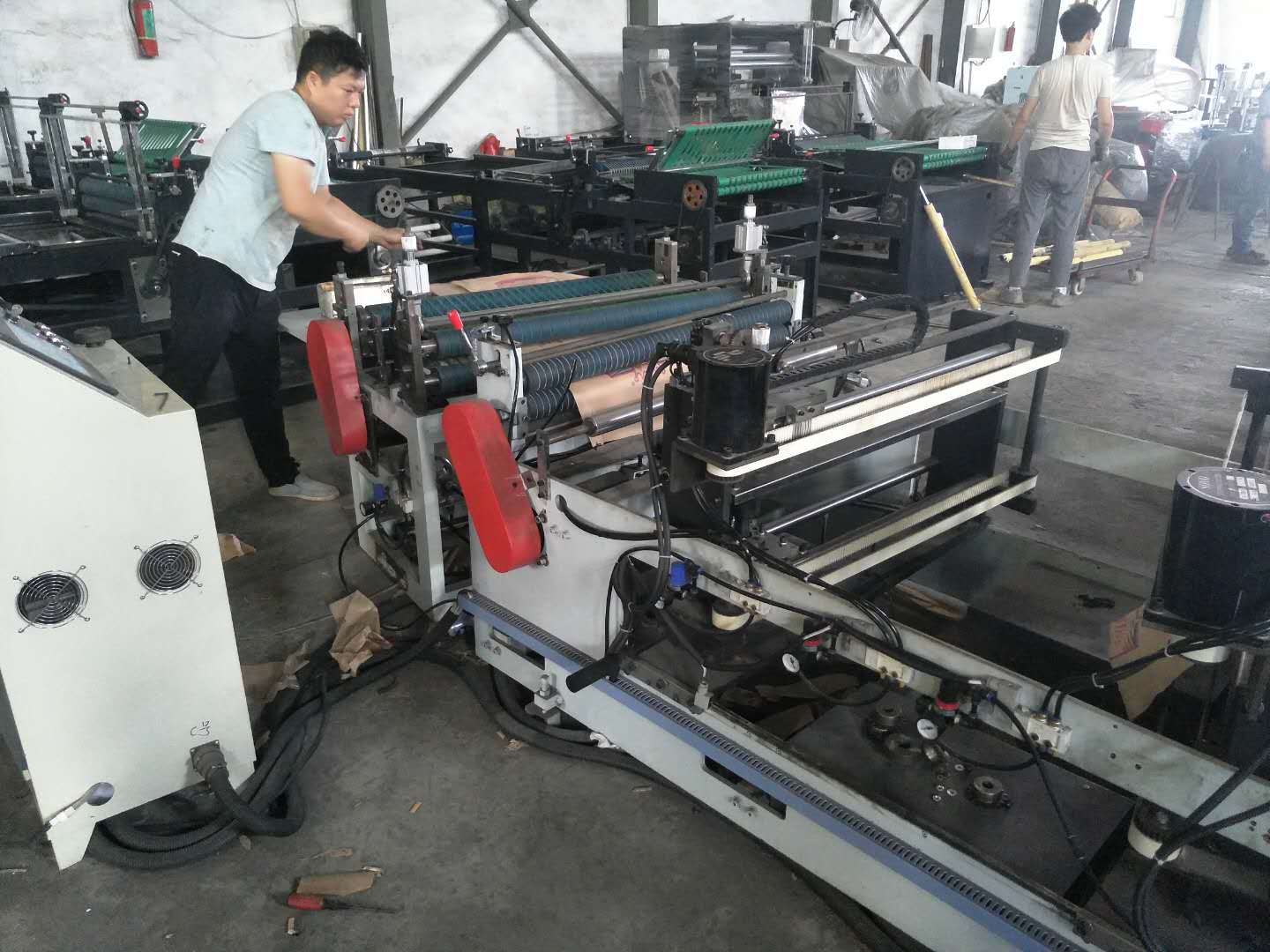 400型 雙面跟蹤醫(yī)用紙塑制袋機   醫(yī)用紙塑制袋機