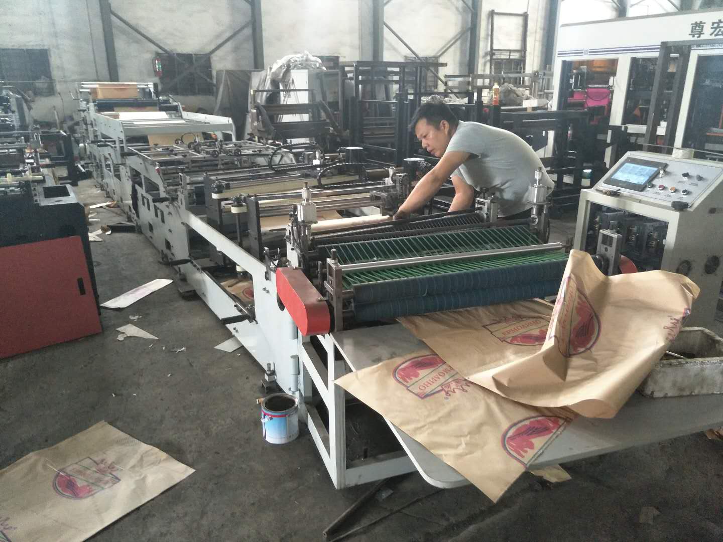 紙鮮花袋成型機(jī) 紙三角袋制袋機(jī)