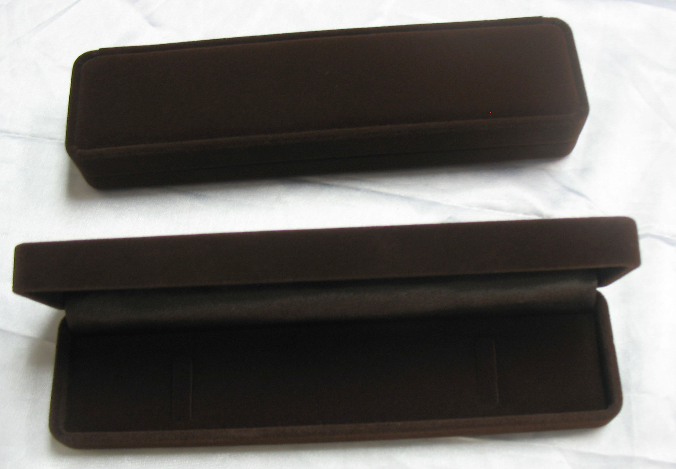 絨布手鏈盒-廣東絨布手鏈盒優(yōu)質(zhì)供應(yīng)商-廣東絨布手鏈盒廠家定制-廣東手鏈盒批發(fā)價格