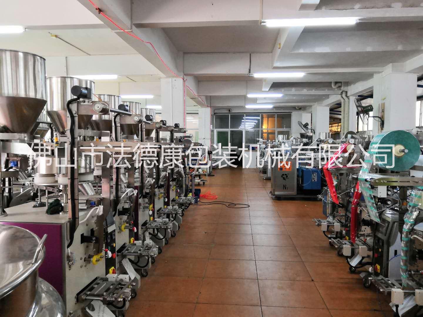 供應(yīng)液體自動包裝機(jī) 直銷液體自動包裝機(jī) 化妝品灌裝包裝機(jī) 清潔洗滌液體自動包裝機(jī) 包裝機(jī)