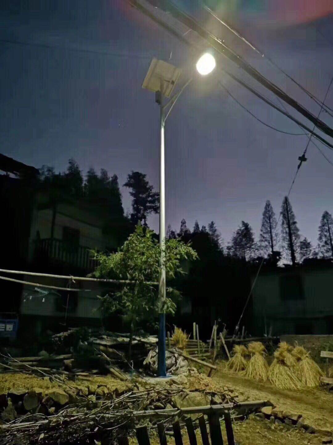 福建莆田安裝了6米太陽能星辰號路燈效果非常好價(jià)格公道