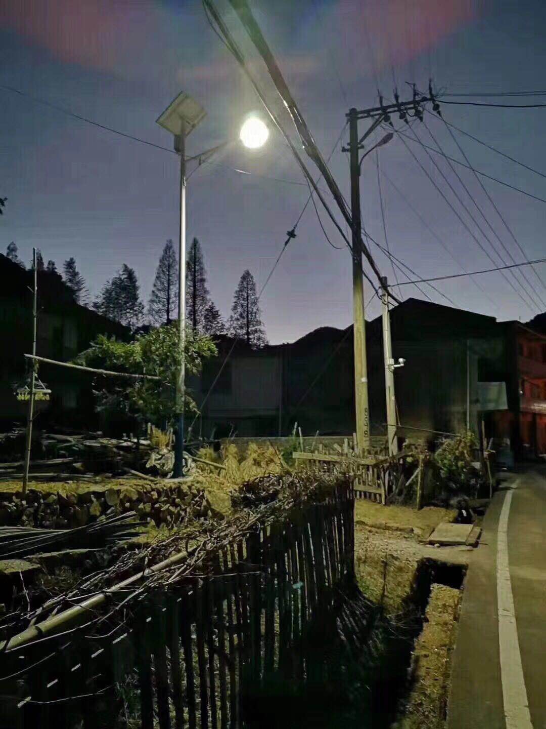 福建莆田安裝了6米太陽能星辰號路燈效果非常好價(jià)格公道