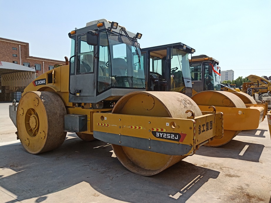轉(zhuǎn)讓鐵三輪二手壓路機 三光輪二手壓路機 靜壓二手壓路機價格 售后電話13916187972