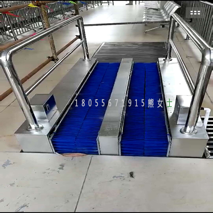 供應(yīng) 噴淋式擦靴機(jī)  礦用無動力雙通道洗靴機(jī)   洗靴機(jī)選廠家安徽華誠