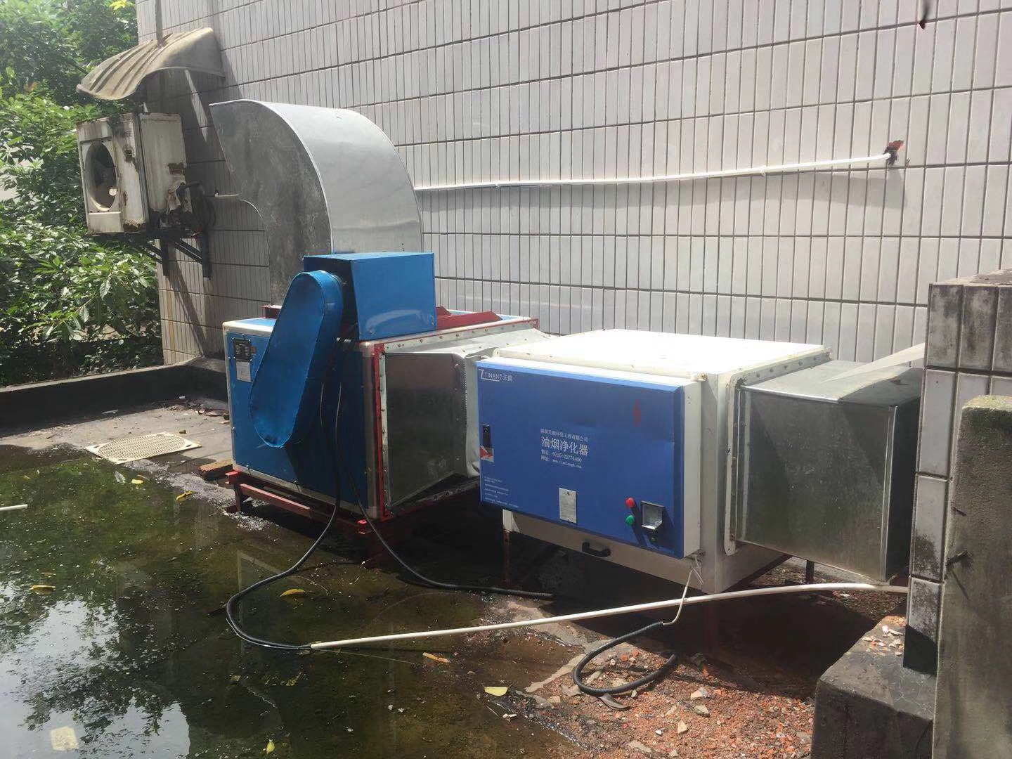 廣西玉林餐飲油煙凈化器 餐飲油煙凈化器_廚房油煙凈化器價(jià)格_靜電油煙凈化器