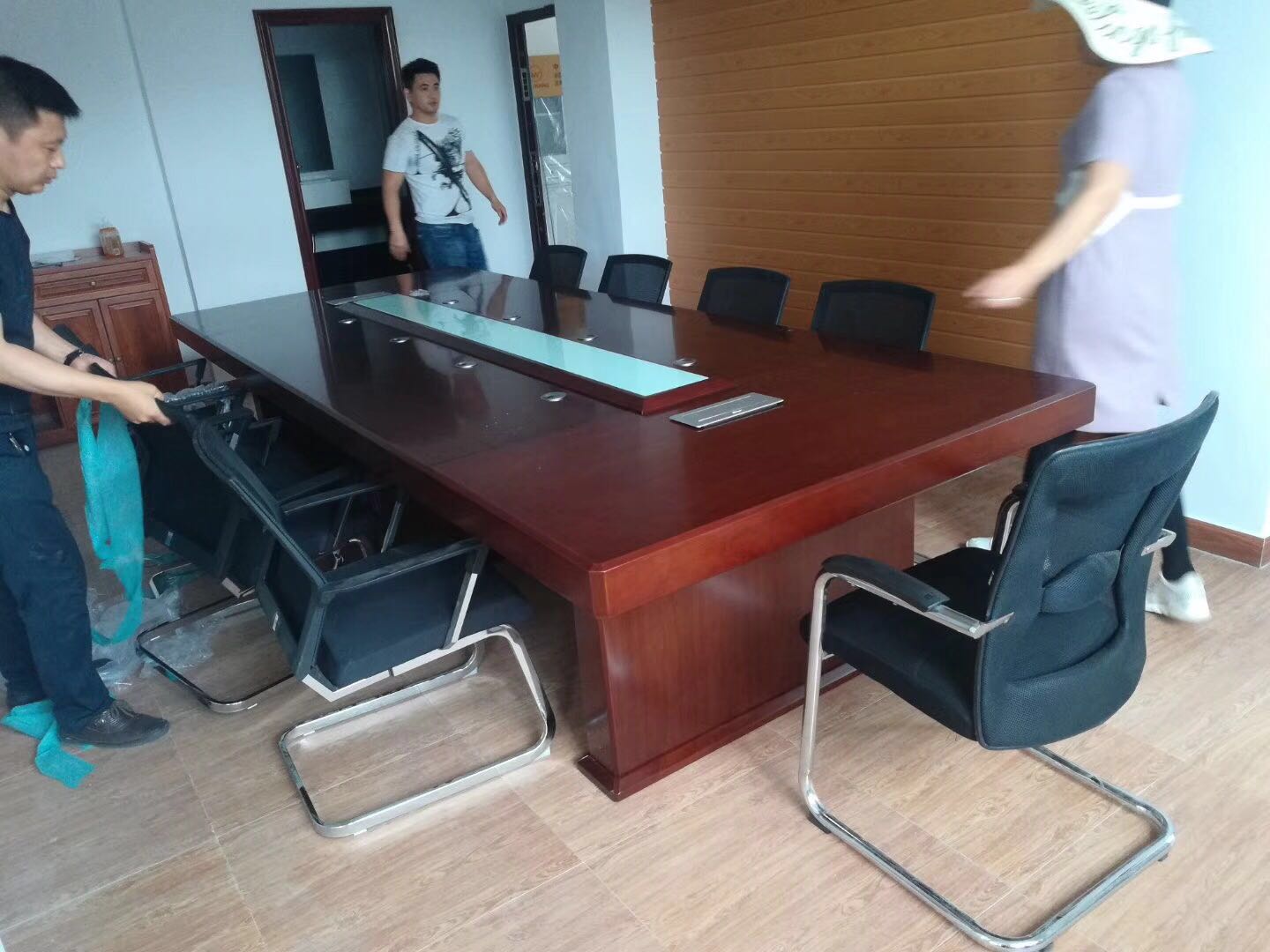 大型實(shí)木會(huì)議桌長(zhǎng)桌椅組合橢圓形現(xiàn)代辦公桌貼木皮會(huì)議桌創(chuàng)意現(xiàn)貨