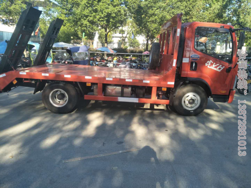 解放虎V藍(lán)牌挖機(jī)平板拖車多少錢？