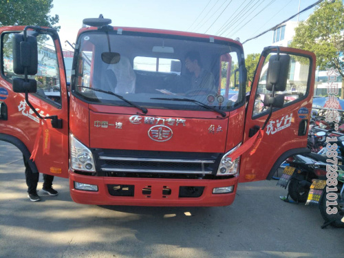 解放虎V藍(lán)牌挖機(jī)平板拖車多少錢？