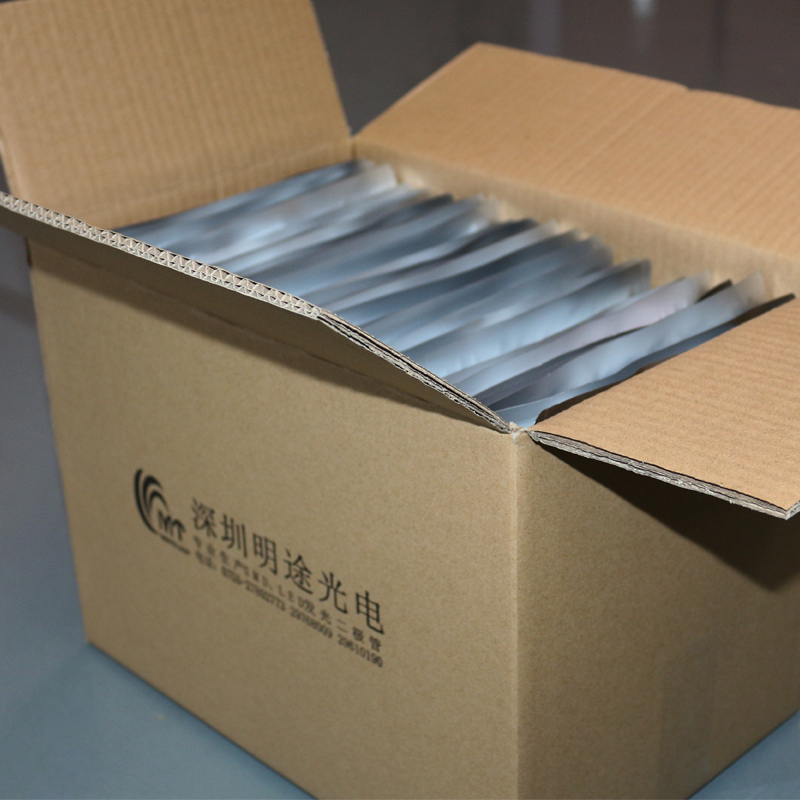 1204暖白光側(cè)面發(fā)光led燈珠貼片1206側(cè)面暖白燈