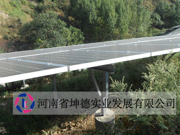 河南光伏組件廠家坤德實(shí)業(yè)供應(yīng)整套10kw光伏組件設(shè)備