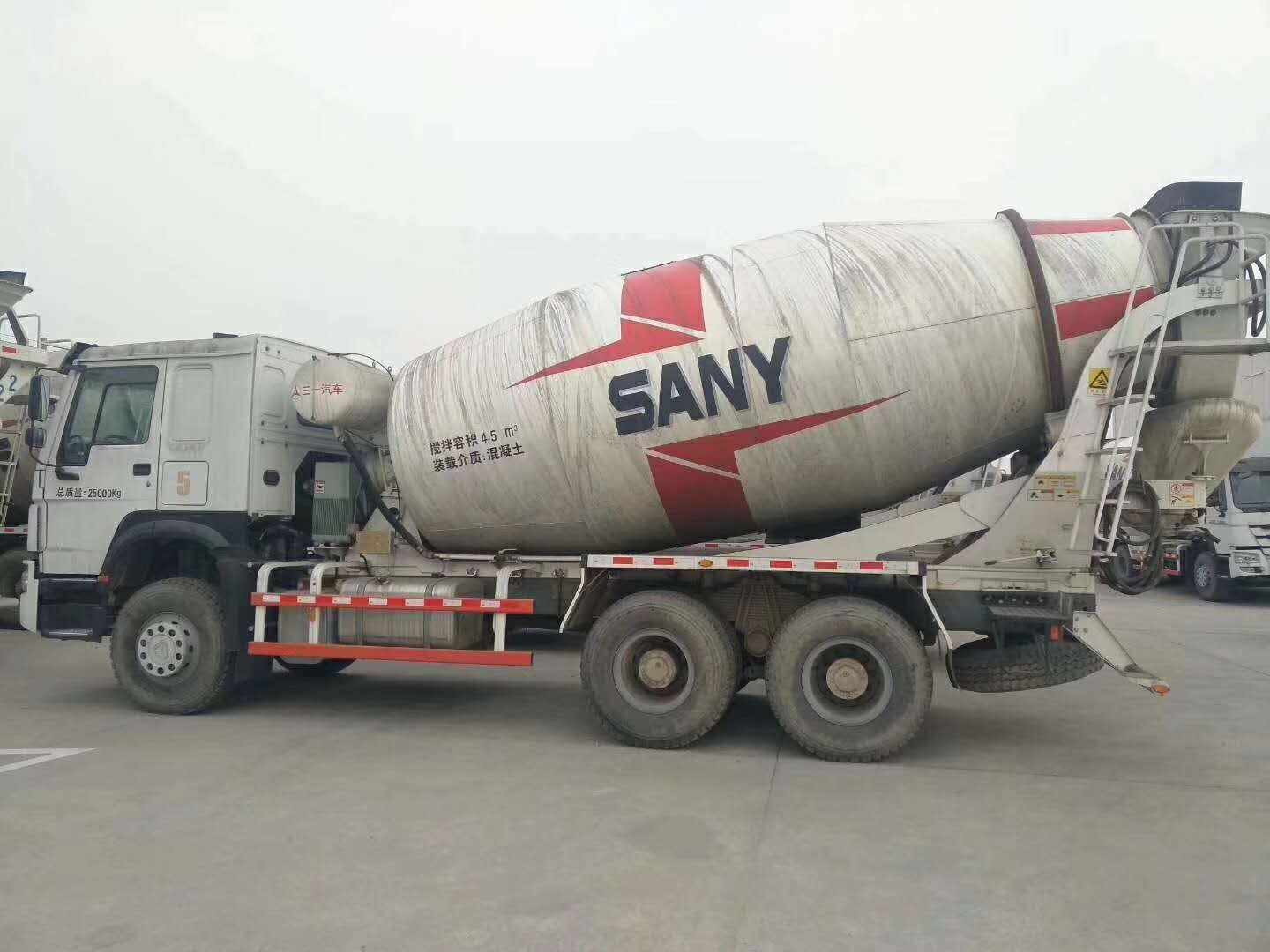 15年豪沃三一罐子二手攪拌車 轉(zhuǎn)賣 價格 廠家直銷  罐子二手攪拌車供應商