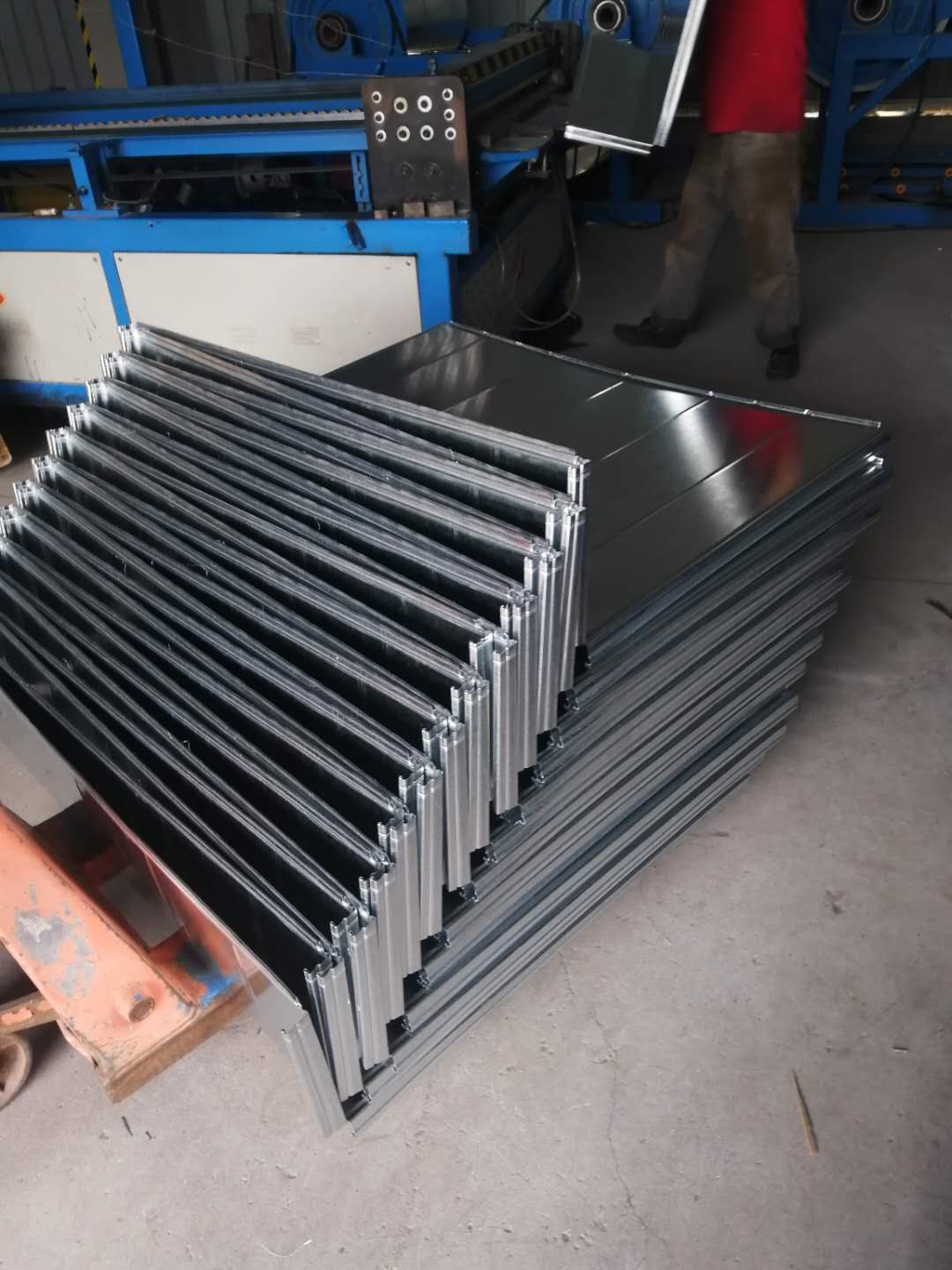 廈門欣賢鋒環(huán)保設(shè)備有限公司白鐵加工福建排煙管道消防排煙通風(fēng)管道廠房排煙風(fēng)管加工服務(wù)