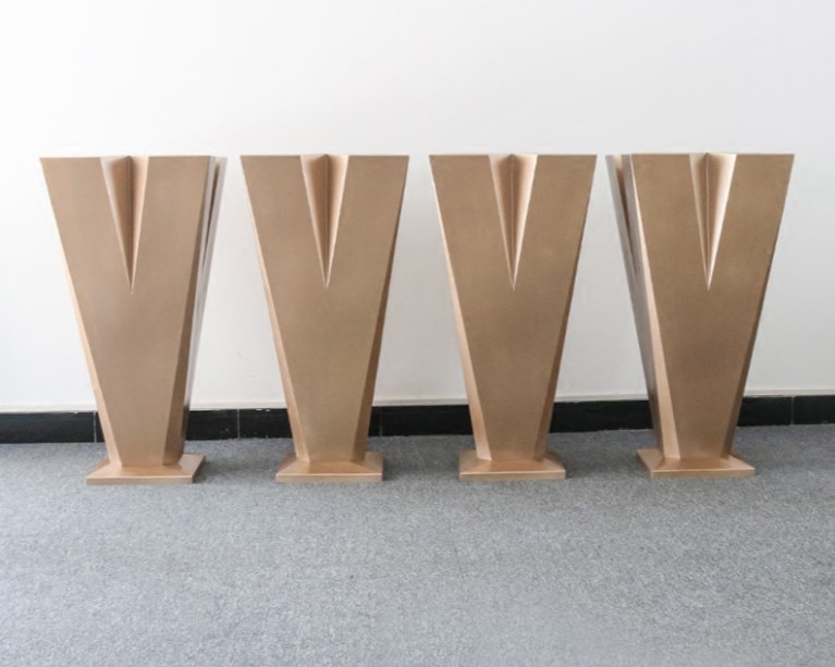 濟(jì)南玫瑰金不銹鋼花盆加工 方錐小花盆花箱價(jià)格表 不銹鋼花盆花箱廠家