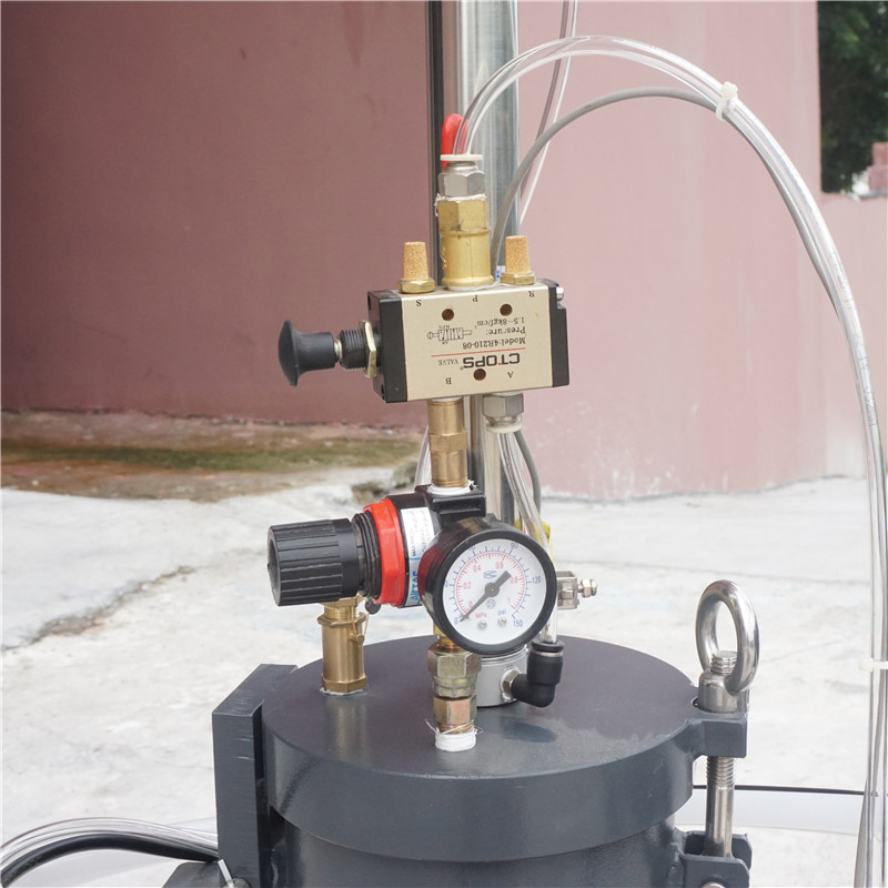 廠家直銷現(xiàn)貨手動(dòng)點(diǎn)膠機(jī) 2600ml硅膠點(diǎn)膠機(jī)(不帶泵）