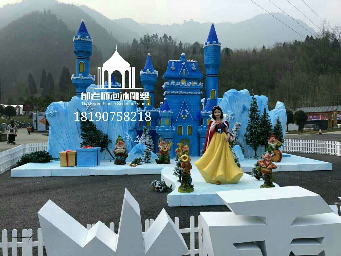 泡沫雕塑冰山城堡卡通人物