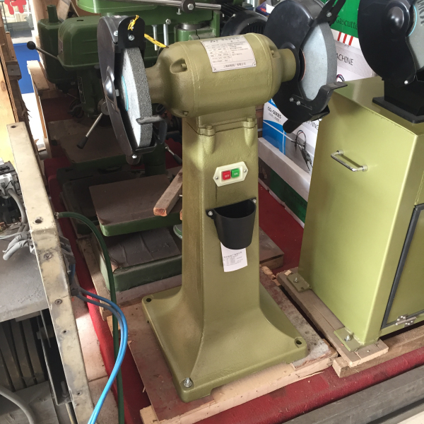 上海砂輪機廠M3025落地式砂輪
