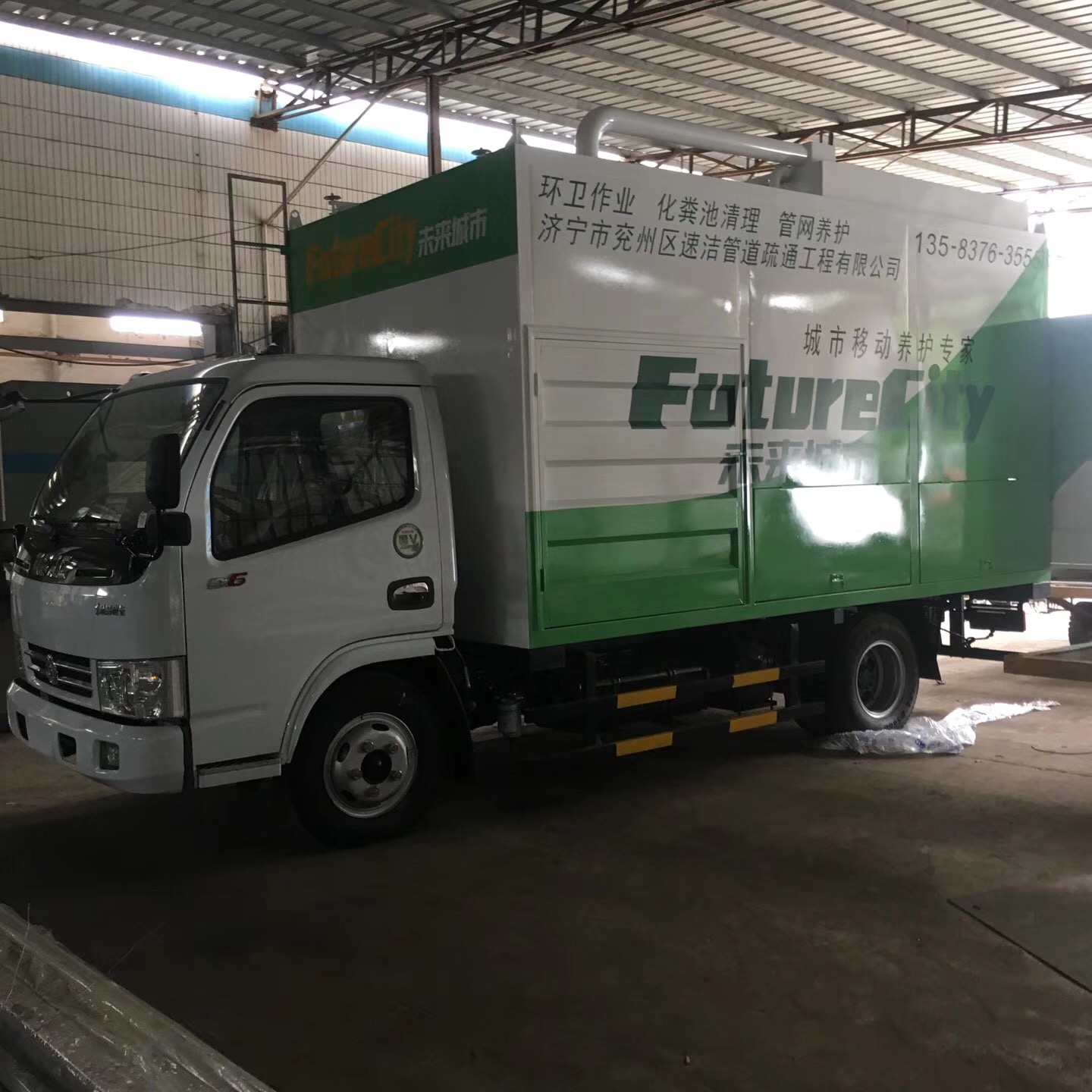 新型吸污凈化車/新型吸污凈化車施工作業(yè)情況