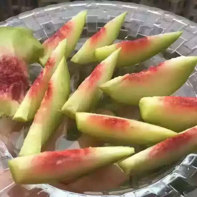 肉質(zhì)爽脆果汁多 鷹嘴蜜桃特色種植栽培