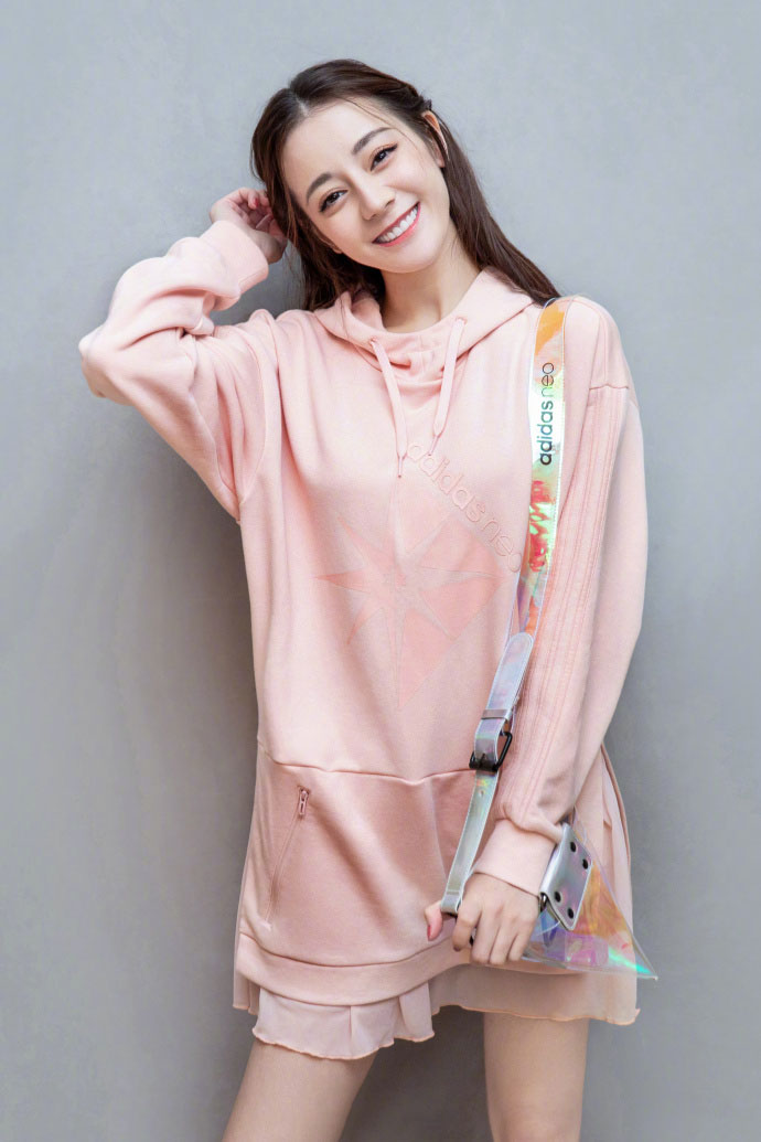 迪麗熱巴公司明星品牌*商業(yè)演出出場費(fèi)請(qǐng)迪麗熱巴多少錢