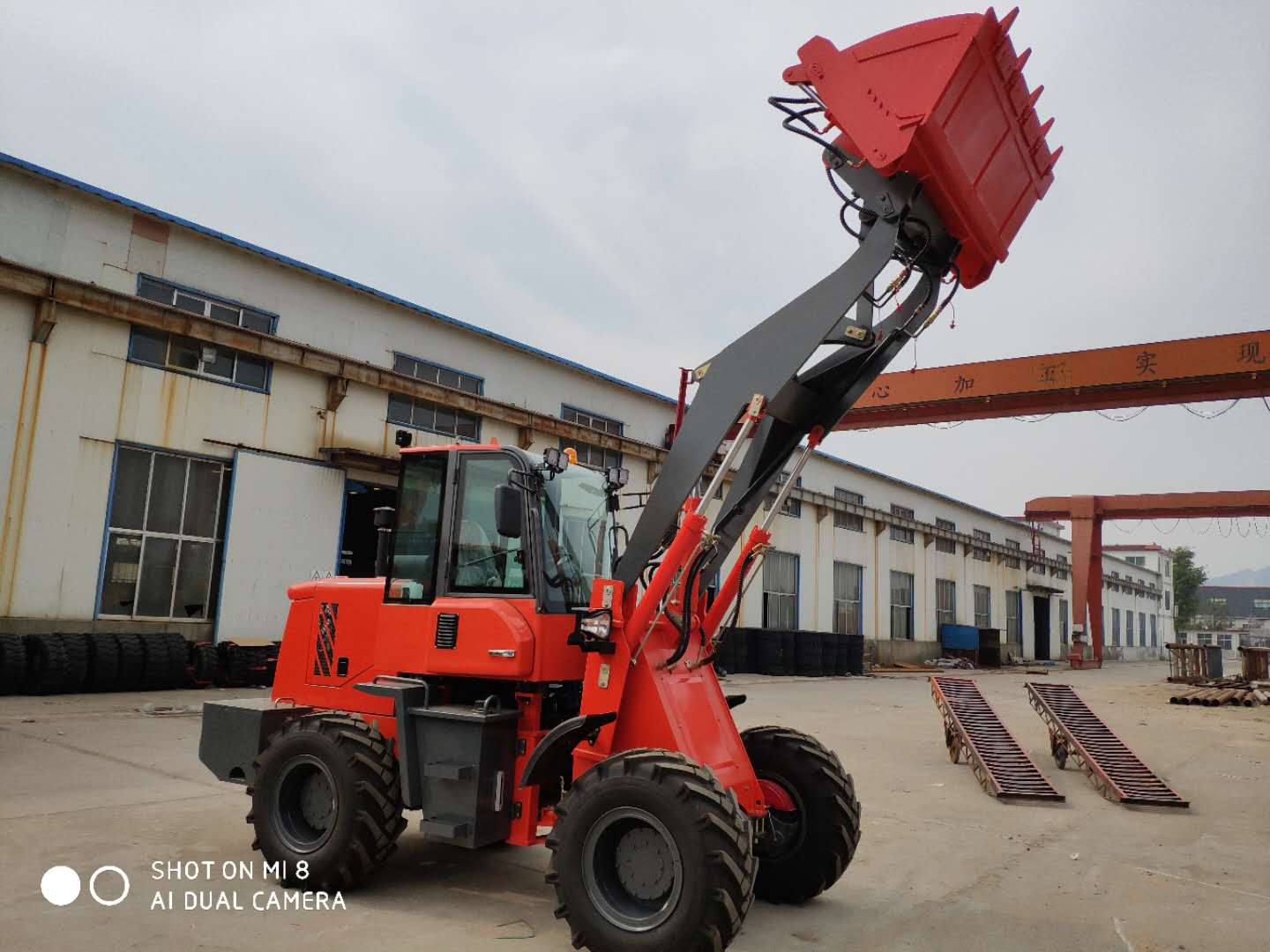 主營(yíng)及服務(wù)：裝載機(jī)全系列，輪式履帶式挖掘機(jī)，履帶運(yùn)輸車(chē)，甘蔗裝載機(jī)，非標(biāo)準(zhǔn)化訂制機(jī)械等產(chǎn)品的生產(chǎn)與銷(xiāo)售并可以進(jìn)行產(chǎn)品設(shè)計(jì)