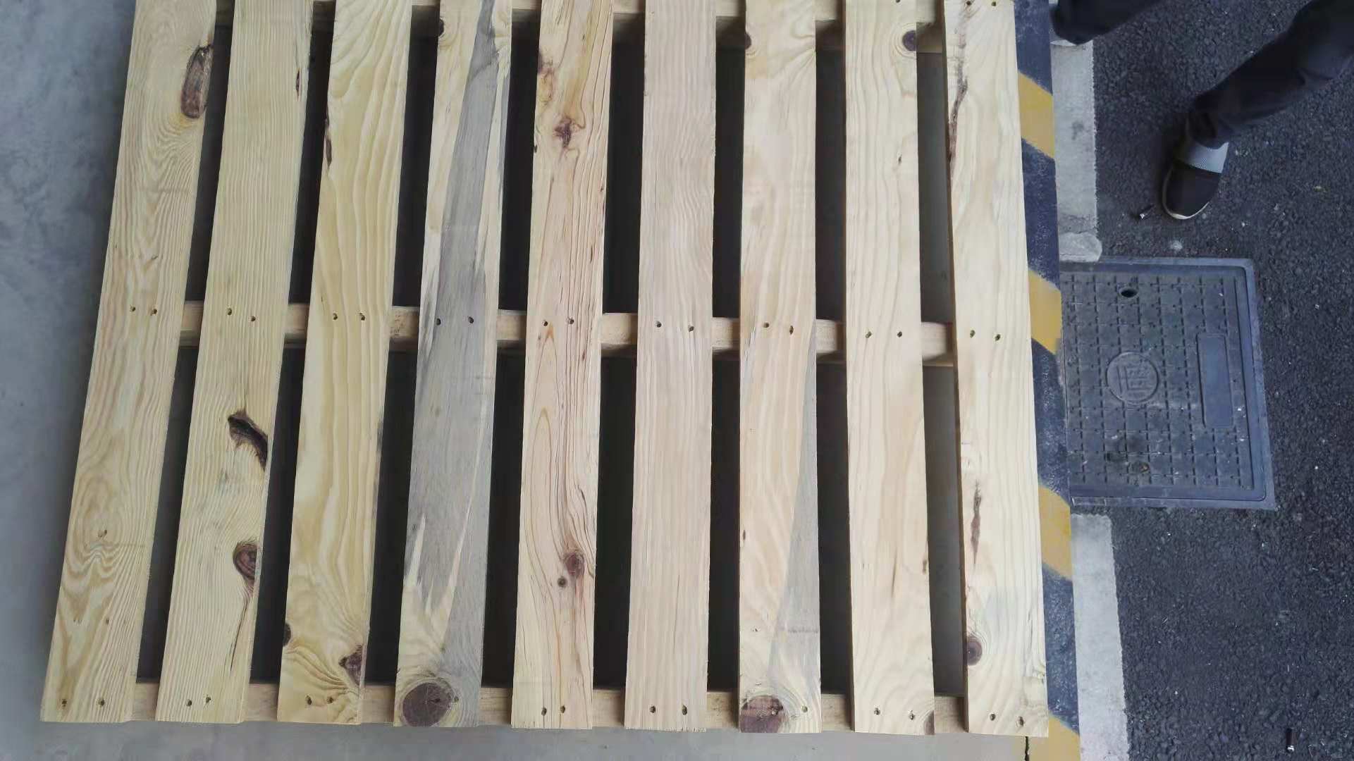 廠家直銷(xiāo)膠合板托盤(pán)免熏蒸，供應(yīng)木制托盤(pán)，木制托盤(pán)廠家，木制托盤(pán)價(jià)格，木制托盤(pán)批發(fā)，木制托盤(pán)供應(yīng)商，木制托盤(pán)直銷(xiāo)