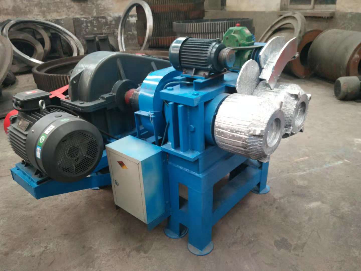 供應廣東輪胎切條機多少錢新型輪胎切條機質(zhì)量怎么樣定制佰乾輪胎切條機