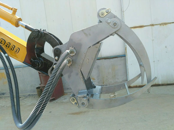 小型挖掘機(jī)圖片 園林栽樹好幫手 操作靈活方便