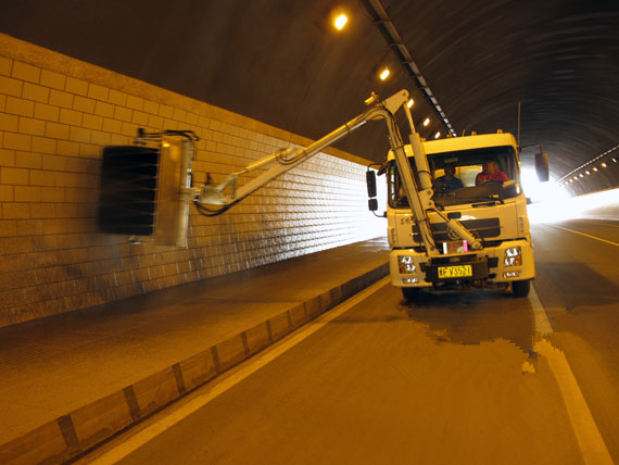 高壓清洗車 清洗隧道墻體以及路面 隧道護欄高壓清洗車