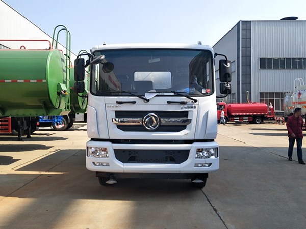 東風(fēng)多利卡10噸灑水車