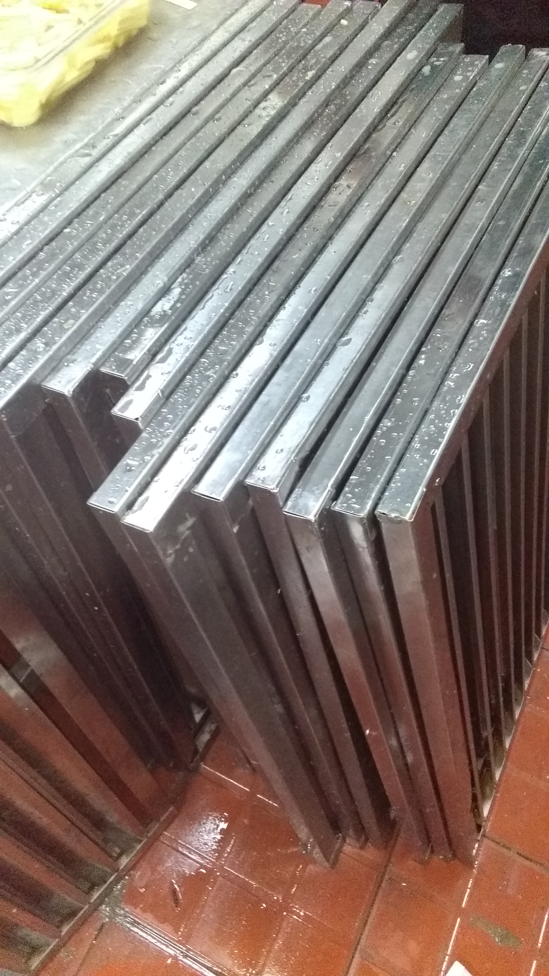 專業(yè)清洗飯店后廚排煙系統(tǒng)、清洗飯店油煙凈化器、清洗油煙機(jī)管道