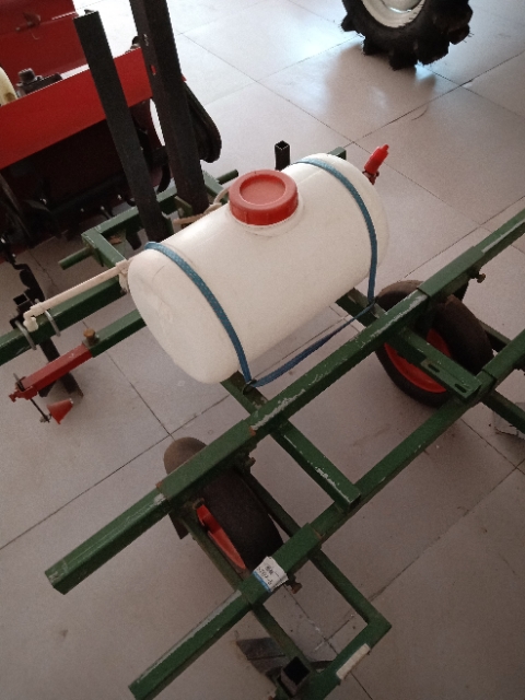 河北鑫萬象打藥覆膜機