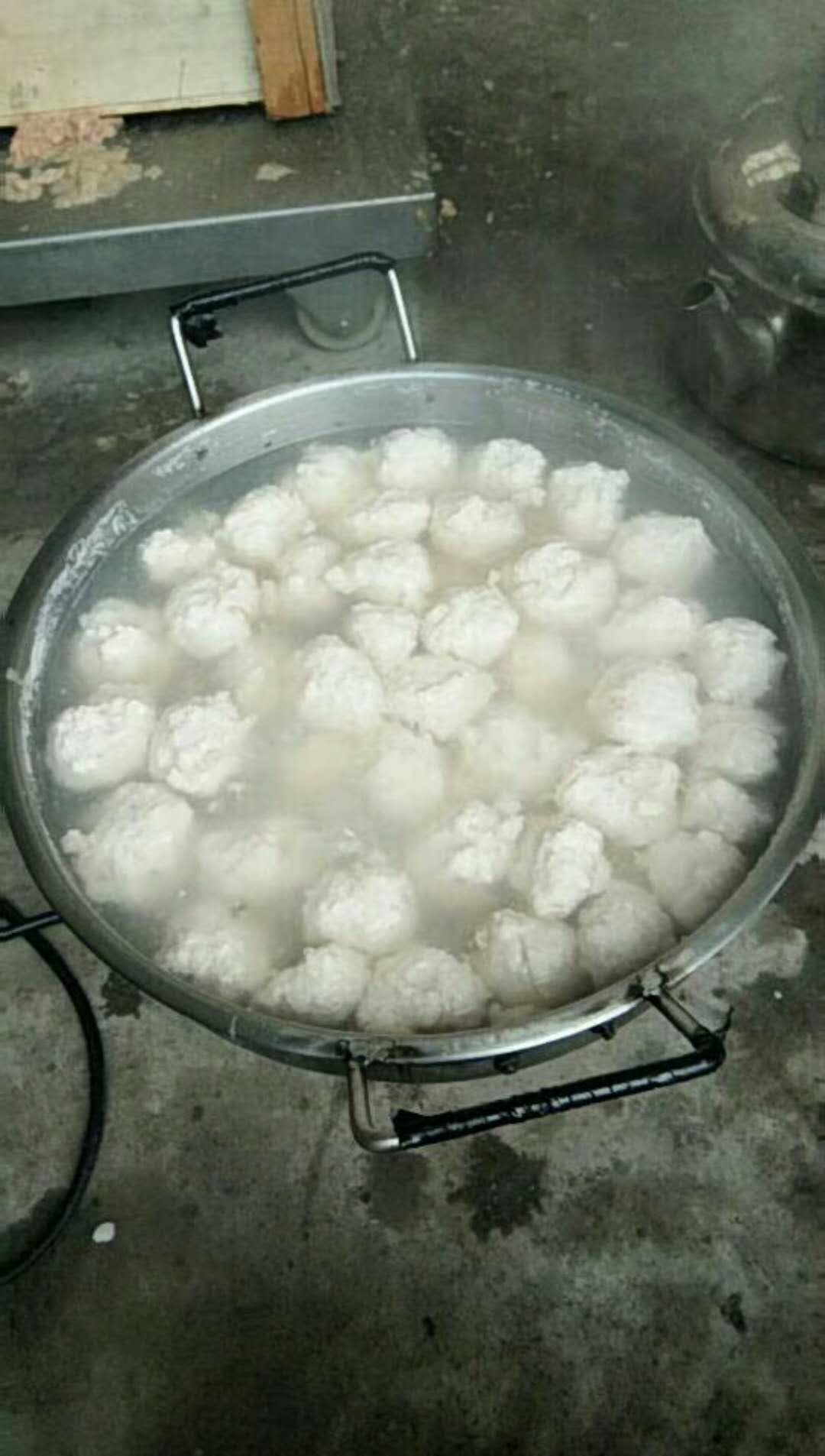 牛肉丸子加工成套設(shè)備 新型魚(yú)丸加工成套設(shè)備 雙調(diào)速肉丸成型機(jī)