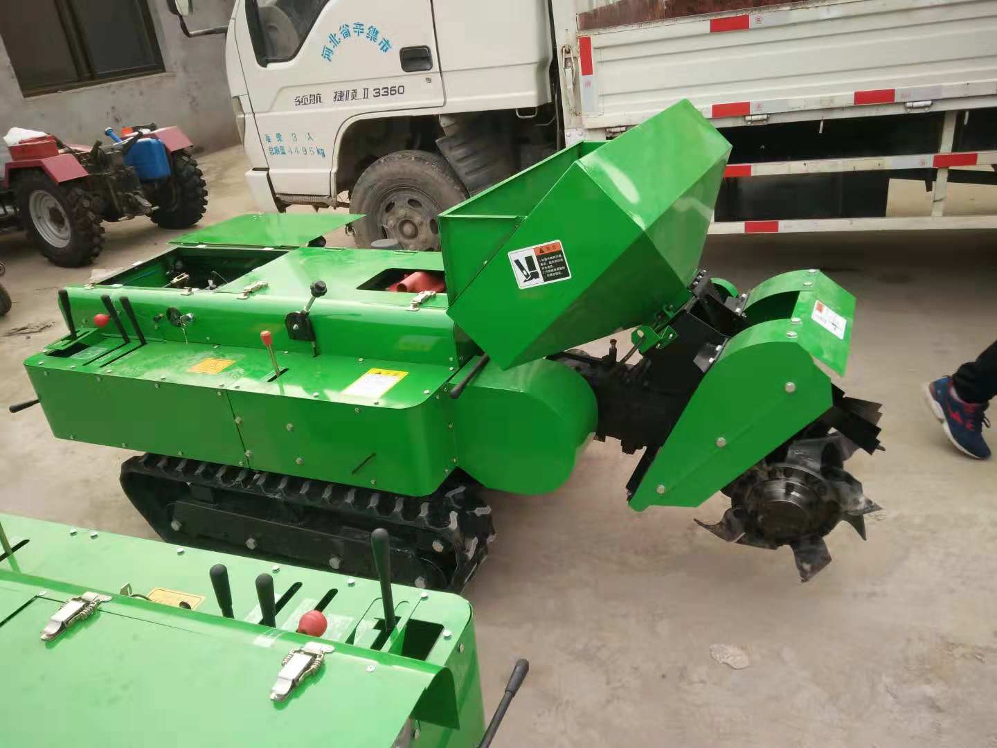 履帶式果園管理機(jī)供應(yīng)