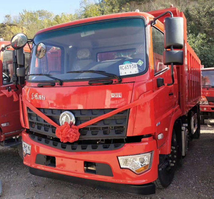 東風輕皮小三軸自卸車，低頂駕駛室輕量化東風拓行*后四自卸車