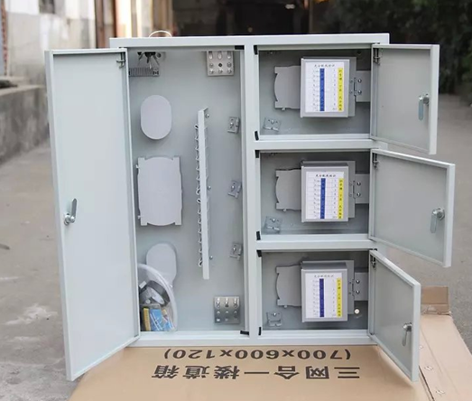 浙江新款抱桿不銹鋼四網(wǎng)合一分纖箱光纜分纖箱生產(chǎn)廠家，售后*  四網(wǎng)合一光分纖箱 四網(wǎng)合一分光分纖箱