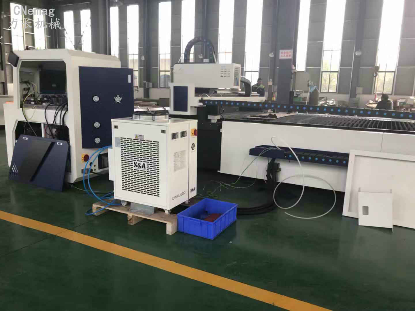 直銷激光切割機(jī) 500W開放式高速型光纖切割機(jī)金屬鋼板不銹鋼  廠家直銷 激光切割機(jī)生產(chǎn)商