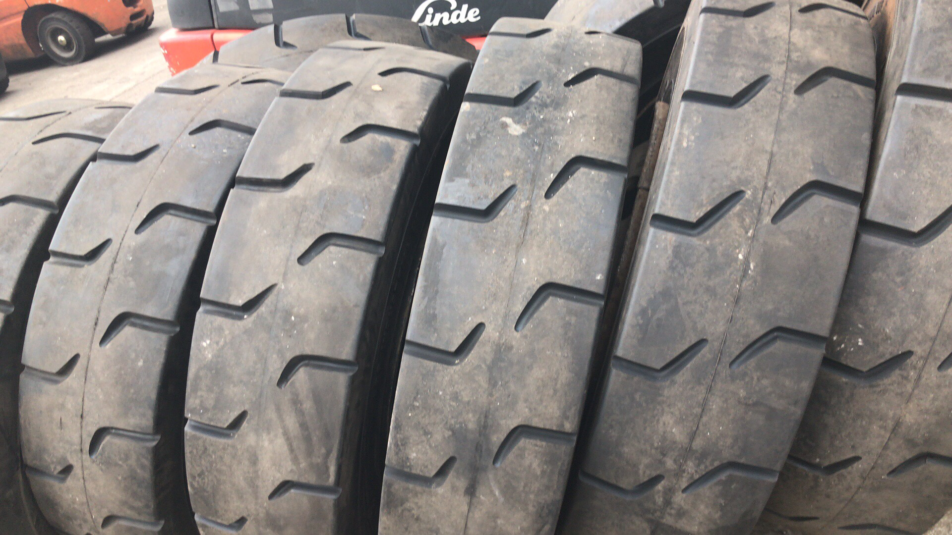 供應(yīng) 滾筒橡膠雕花 叉車(chē)輪胎花紋挑花機(jī)