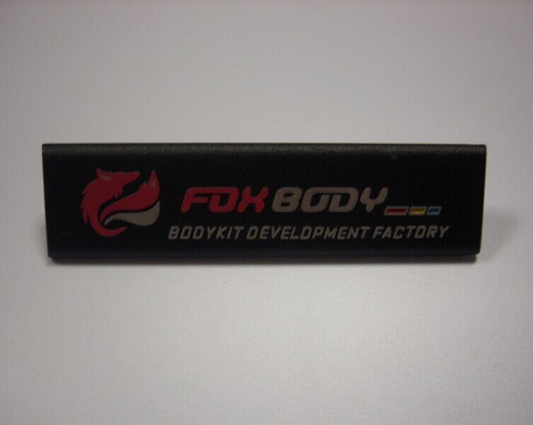 廠家供應(yīng)佛山家居標(biāo)牌 彩印酒標(biāo)牌 電器沖壓銘牌 辦公家具銘牌 金屬亮光標(biāo)牌